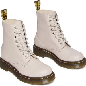 NWT Dr.Martens Pascal 1460 boots Parchment Beige